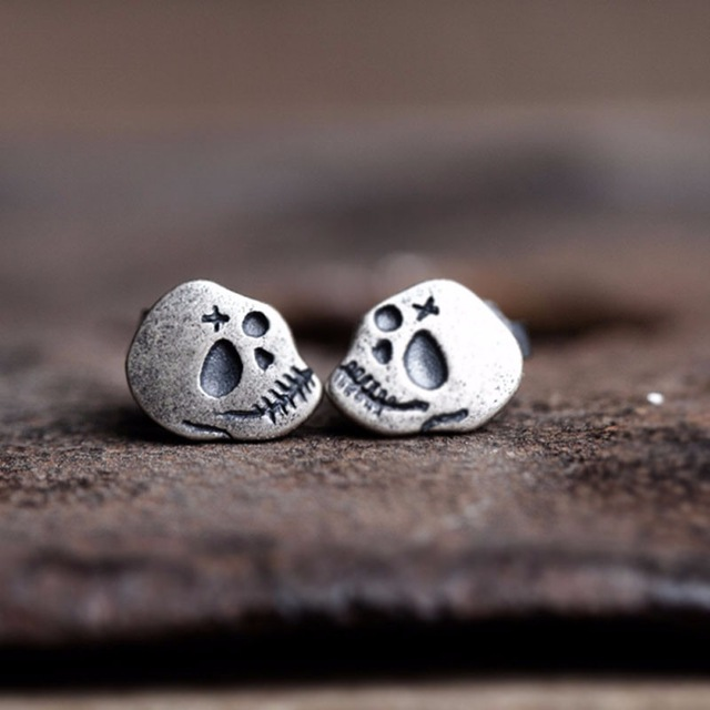 Silver top skull earrings